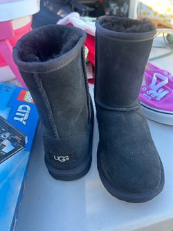 Uggs black size 3