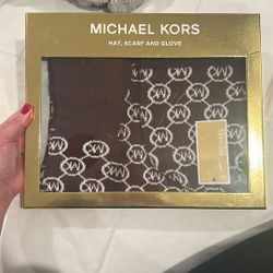 Michael Kors Glove Hat Scarf Set 