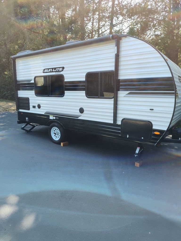 2020 Sunlite Classic 18tb