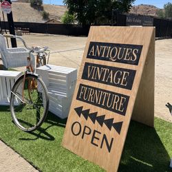 Antiques / Vintage / Furniture 