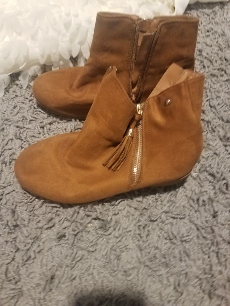 Girl's Boots Size 2