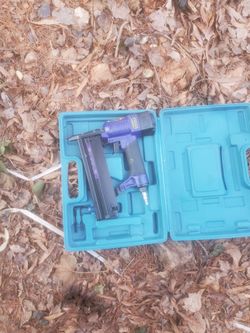 Central Pneumatic 2 in 1 Nailer/Stapler 