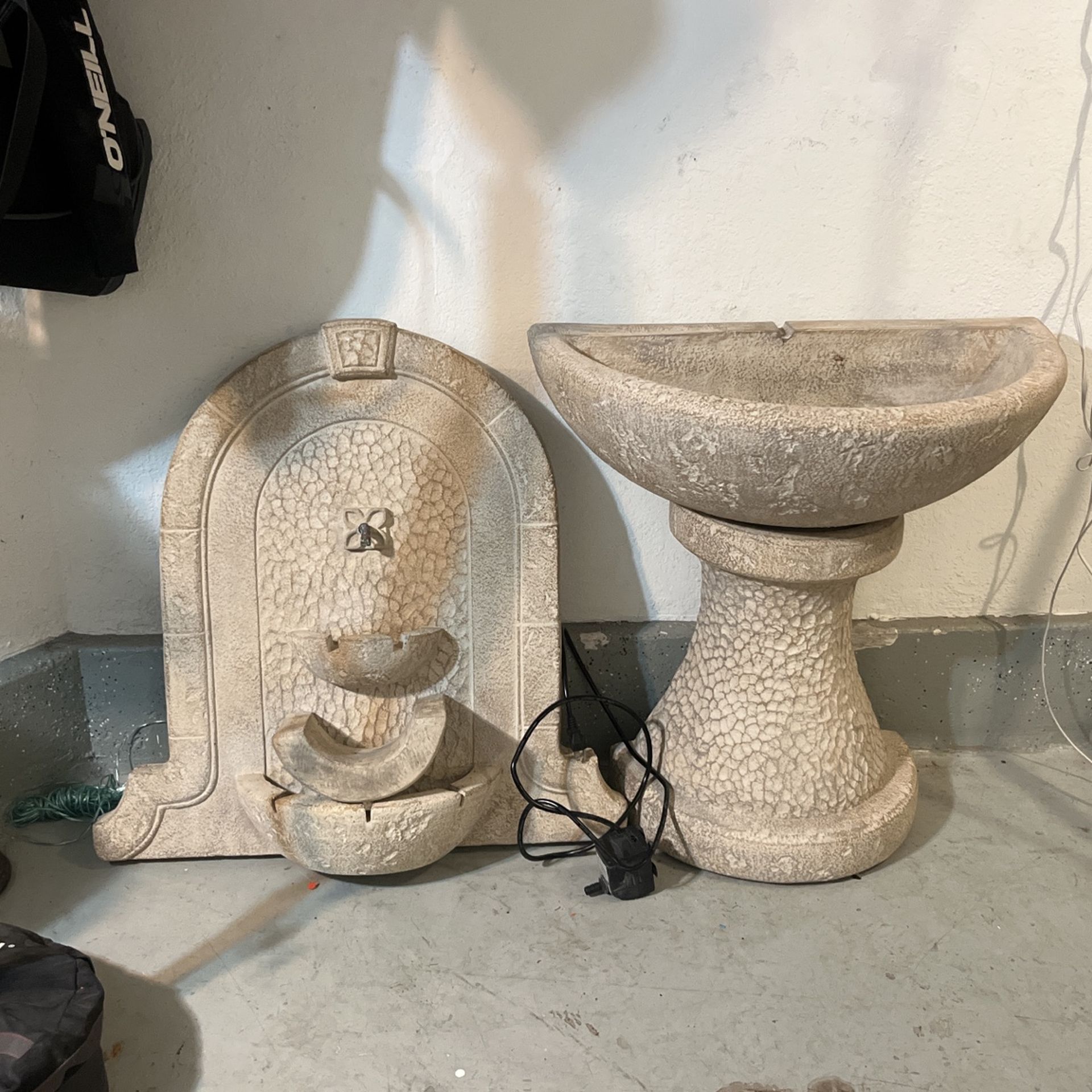 Heavy Cast Stone Concrete Wall Water Fountain 