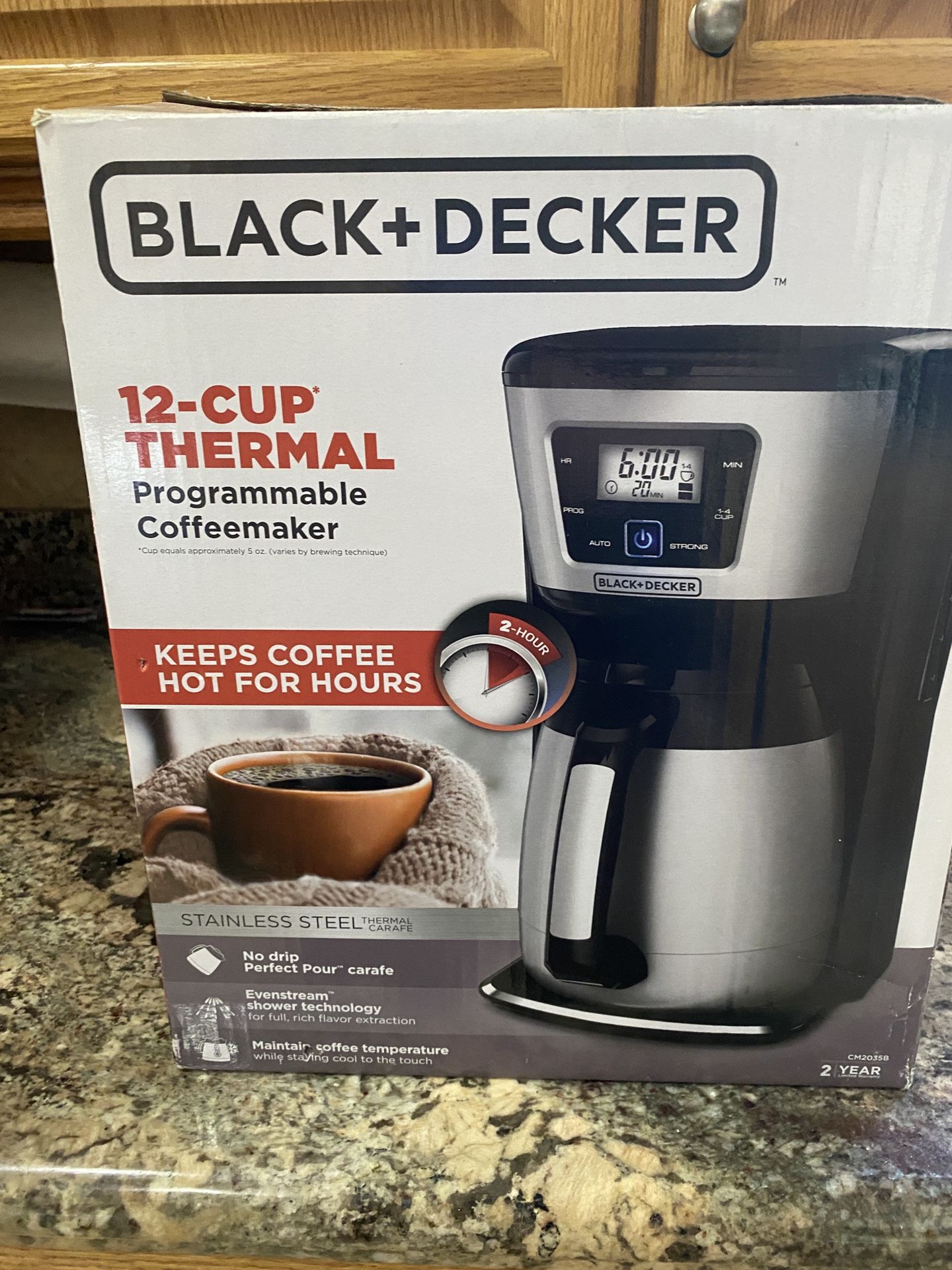 NEW BLACK & DECKER 12 CUP COFFEE MAKER IN BOX FREE MUGS