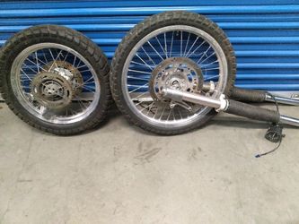 2023 DR 650 SUZUKI MOTORCYCLE Rims, tires, forks