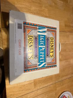 Disney's Magic Puppets Carry Case with puppets