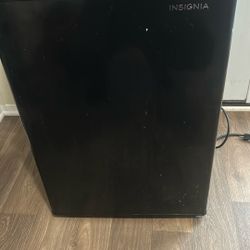 Mini refrigerator 