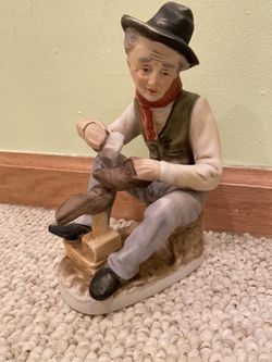 Vintage ARDCO Japan Fine Quality Dallas Porcelain Figurine Cobbler shoe shine