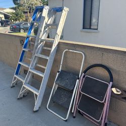 Werner 6 ft. H Aluminum Step Ladder 2-and 2more Small 