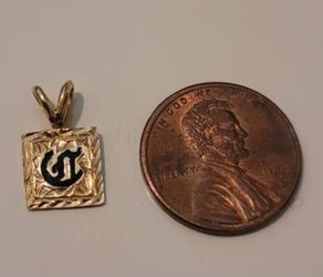 14K GOLD PENDANT "Letter C"
