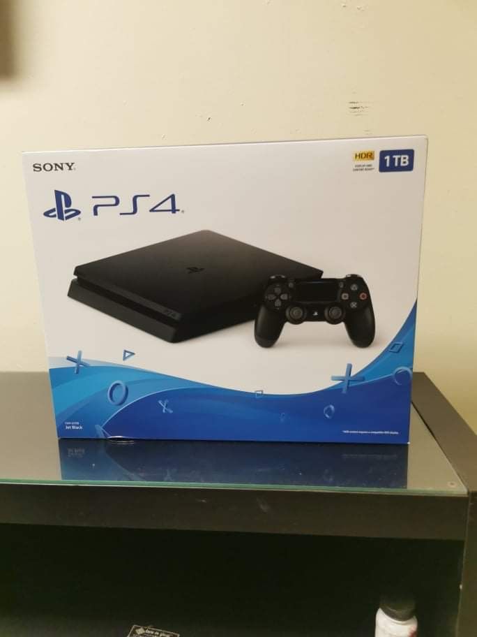NEW Sony PlayStation 4 Slim 1TB Console - Jet Black (CUH-2215B) SHIPS TODAY