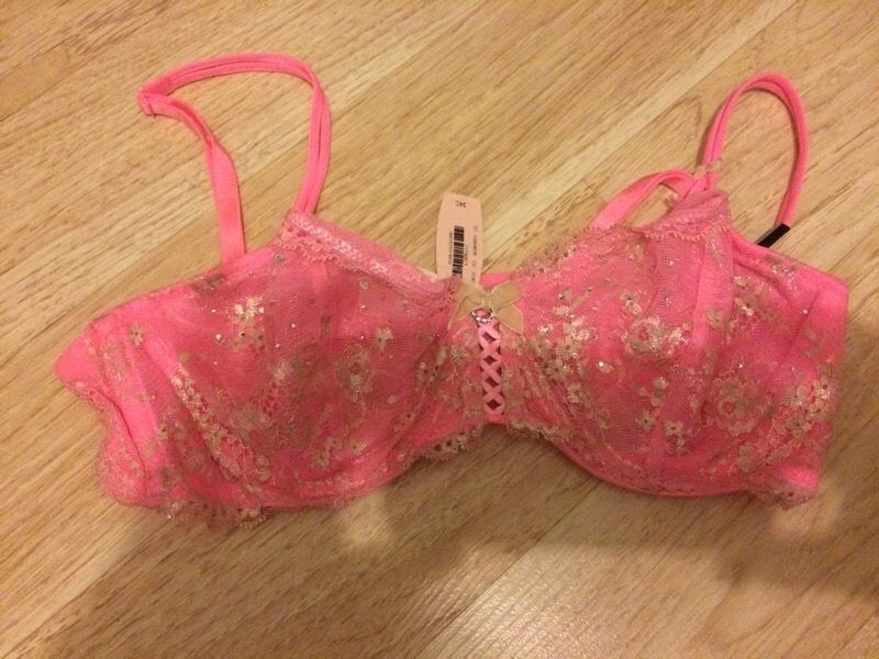 Brand new with tags size 34c Victoria Secret Bra