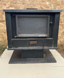 Black Cast Iron Wood Burning Stove