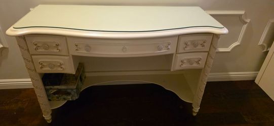 Beige desk and chair collection