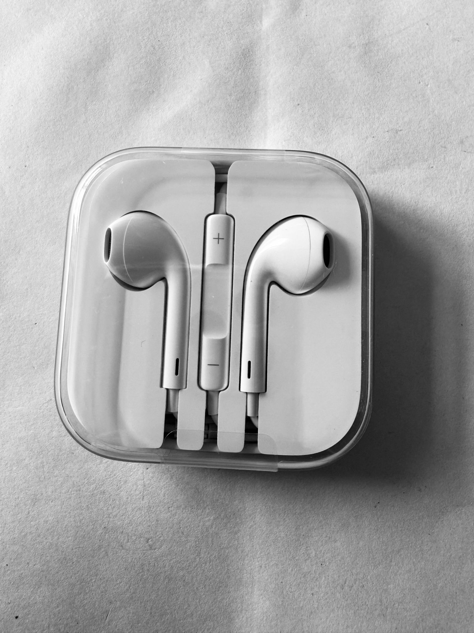 Apple EarPods Headphones with 3.5mm Plug, Wired Ear Buds with Built-in Remote