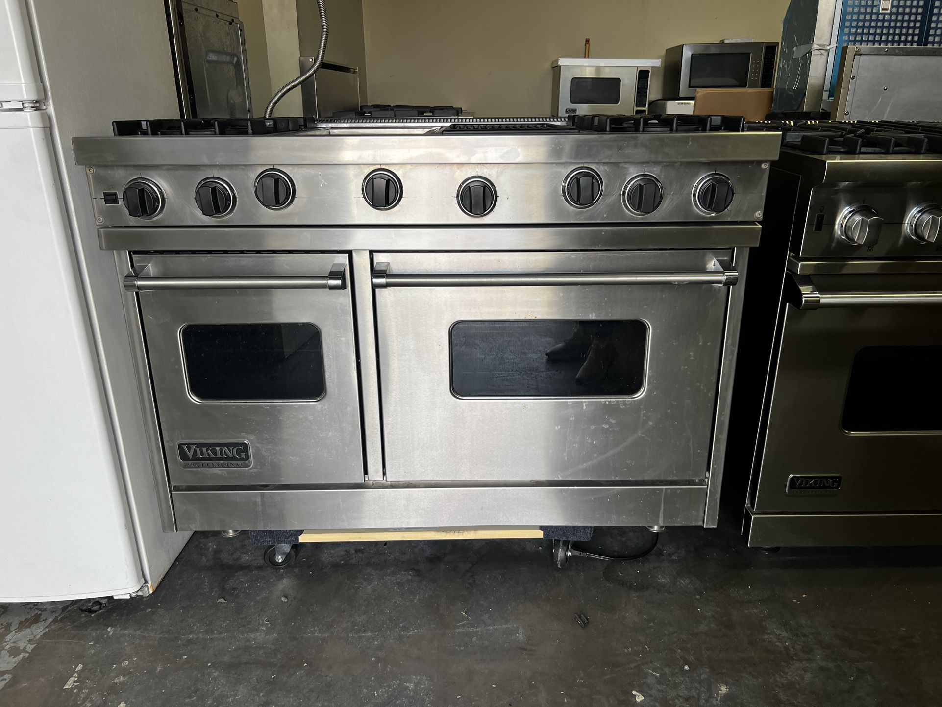 Viking 48”wide Gas Range Stove In Stainless Steel With Griddle