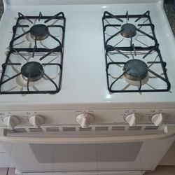 GE XL-44 White GAS STOVE And OVEN , HAS CLOCK AND TIMER