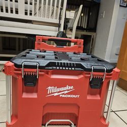 22" MILWAUKEE ROLLING PACKOUT RETRACTABLE LOW PROFILE HANDLE