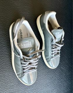 Adidas Gray Shiny Shoes Size 9 Men like NEW