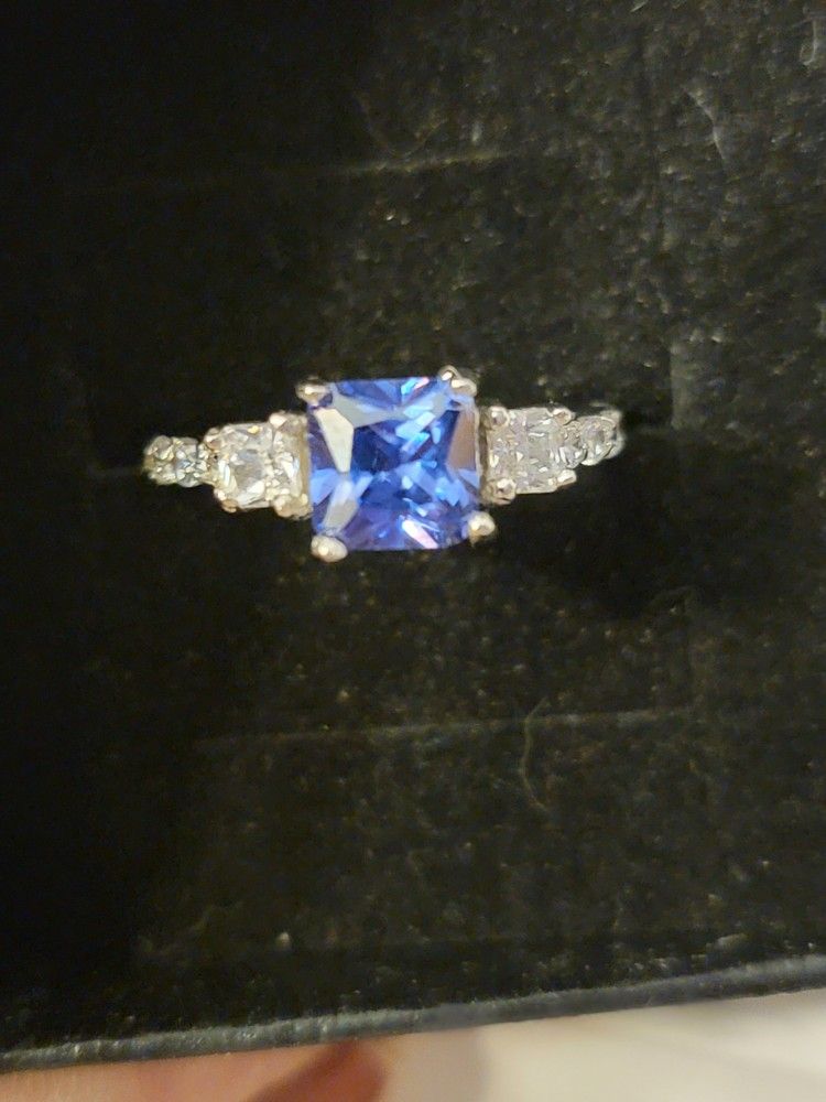 Beautiful Solid 925 Silver With a Lovely Natural Blue Sapphire In It. Size 6