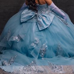 Quinceañera dress size 8 light blue