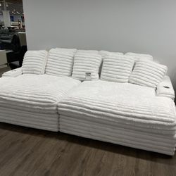 Beautiful Microfiber, Plushy Couch 🔥🔥 Easy To Clean, Usb Ports