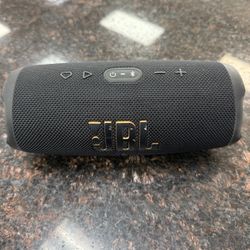 JBL Charge 5