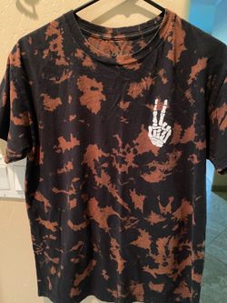 3 FREE TEE SHIRTS SIZE SMALL ALL ARE IN EXCELLENT CONDITION.. SMOKE FREE/ PET FREE HOME.. LOCATED IN VISALIA