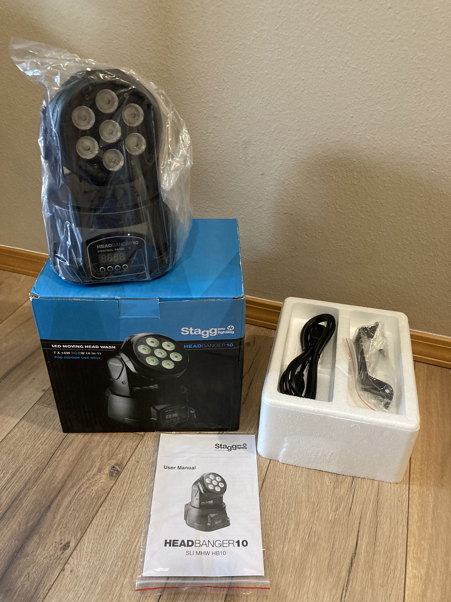New HeadBanger 10 LED moving head with 7 x 10-watt RGBW 4-in-1 LED SLI MHW HB10