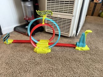 New Hot Wheels Neon Speeders Track Set