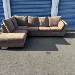 Beautiful brown sectional DELIVERY AVAILABLE!