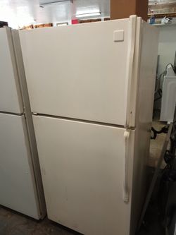 Whirlpool Refrigerator ex large works great . Warranty , Delivery available 2203 Fowler st. Ft. Myers 33901