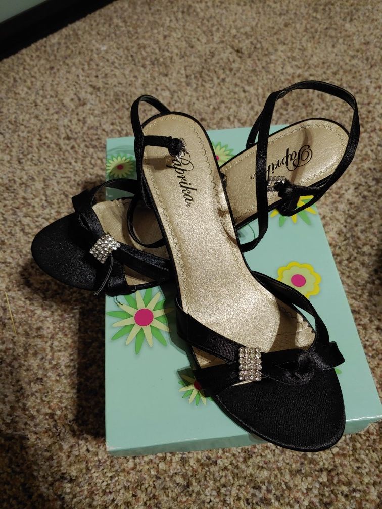 Black heels with rhinestone accent