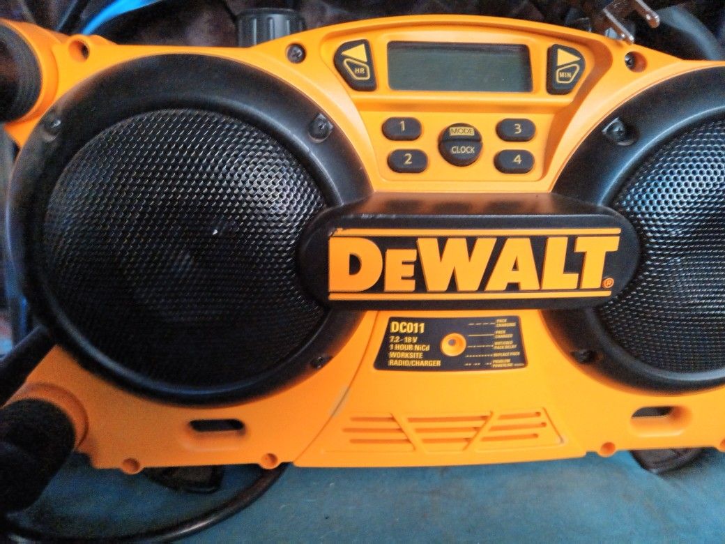 DeWalt Work Site Radio Station Charger