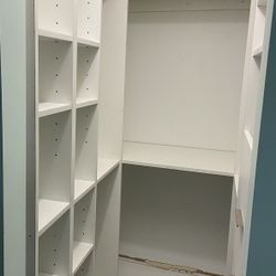 White Walking Closet 