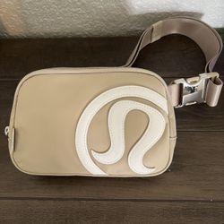 Lululemon Everywhere Belt Bag Nwot