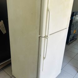GENERAL ELECTRIC GE Refrigerator Freezer Fridge  *WORKING!* P/U Only Near Chula Vista Mall Just $50 Cash Only!