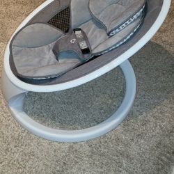 Munchkin Baby Swings for Infants, Bluetooth Infant Swing with Preset Lullabies, 5 Point Harness Belt, 5 Speeds and Remote Control - Portable Baby Swin