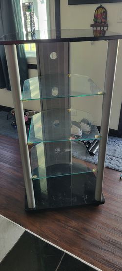 2 glass corner shelves in good conditions