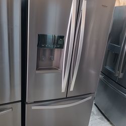 Whirlpool refrigerator stainless steel everything works good 💯