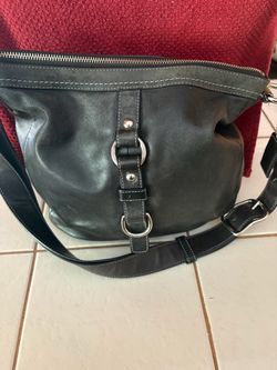Coach black leather purse zipper closure