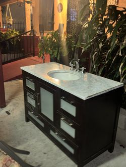 Bathroom sink