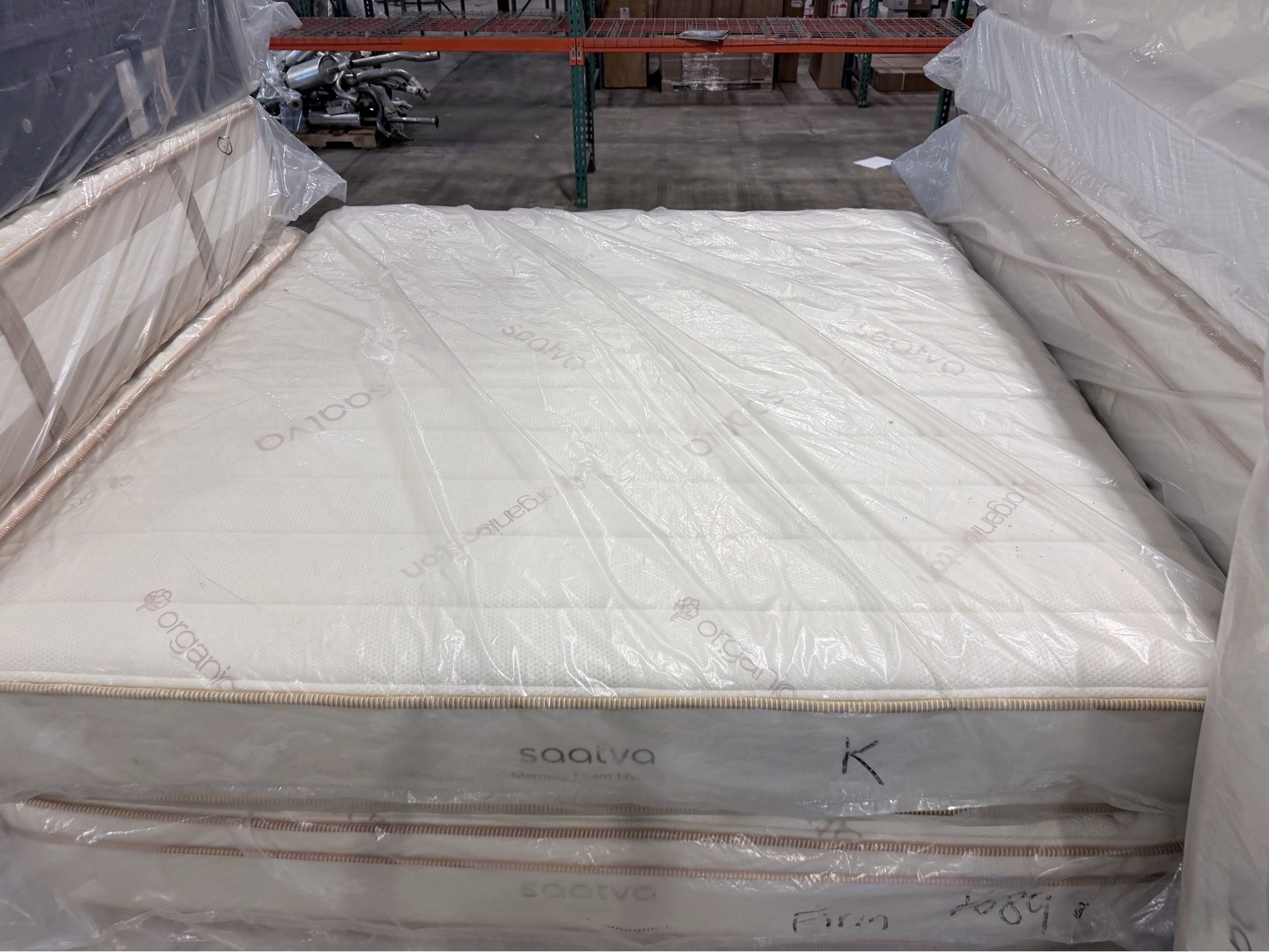 ✨King mattress Saatva memory foam hybrid ✨