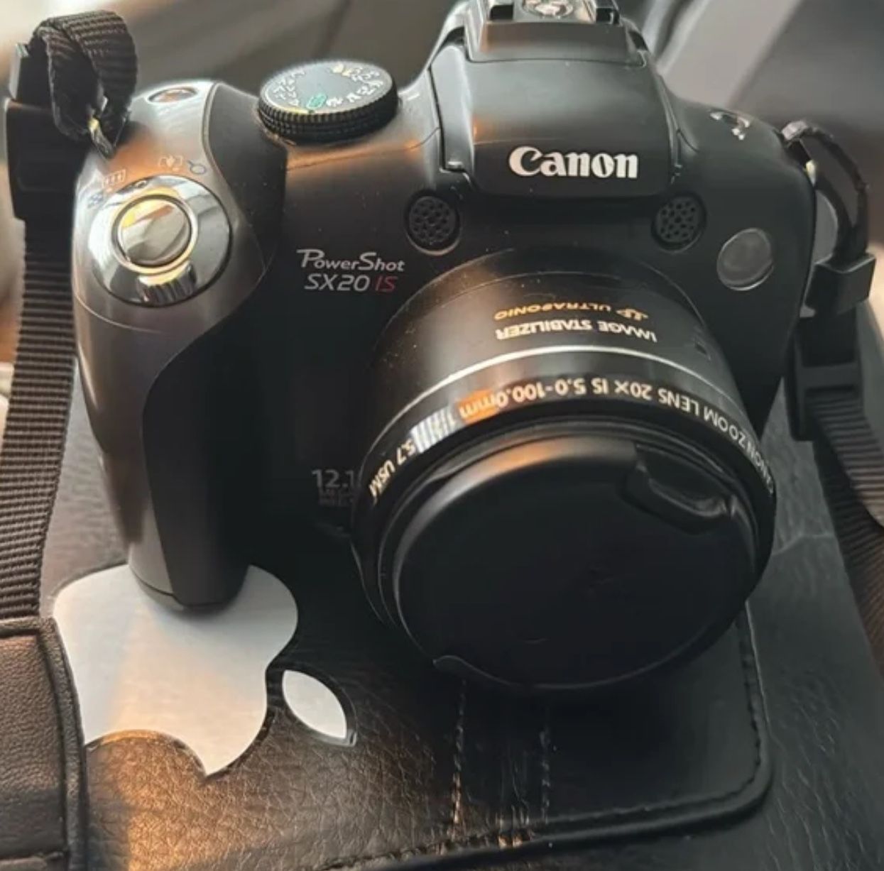 Canon PowerShot SX20 IS 12.1MP Digital Camera with 2.8-Inch LCD (Black) 20x zoom