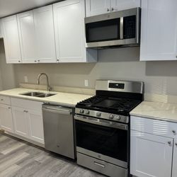 3 Bd 1.5 Bth Townhouse  ~ AVAILABLE NOW! 