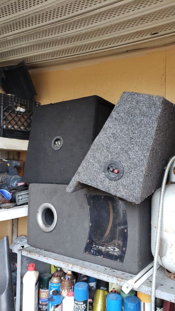 Selling empty subwoofer boxes 10" & 12" no speaker in them