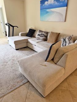 Beige Sectional in excellent condition! Can Deliver 🛻