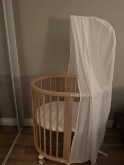 The Stokke Sleepi Mini Crib