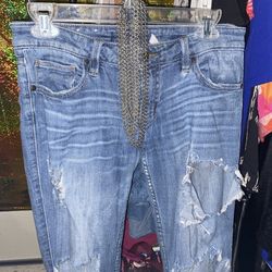 American Eagle Women’s ripped jeans/1 pc necklace