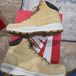 Nike Manoa Boots